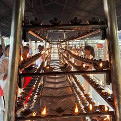 Und genauso viele Öllampen