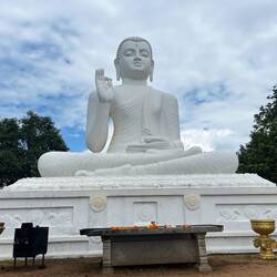 Eine schöne große Buddhastatue