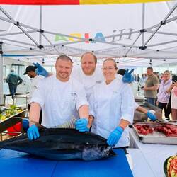 Der Küchenchef ( Mitte ) und Denise Weller ( Souschefin vom Rossini )