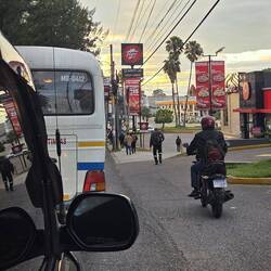 Wennd Passagier usm Bus usstiiged wills schnäller sind mit laufe