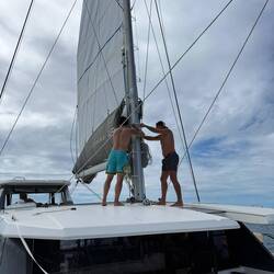 Tatkräftiges Mitanpacken von Tim & Denys 😅