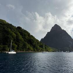 Bei La Soufrier, Pitons in St. Lucia ⛰️