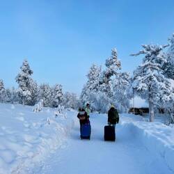 auf dem Weg zur Busstation