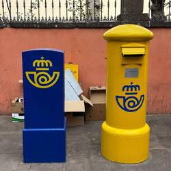 Au CH die Briefkästen sind schön und bunt