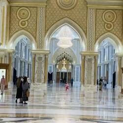 La arquitectura que traduce la diplomacia en belleza.