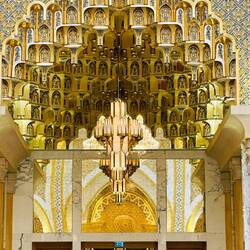 Escenario real de decisiones, arte y diplomacia.