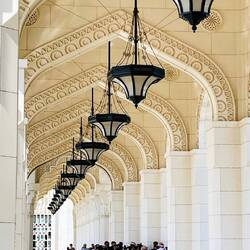 Mármol, luz y proporción: el lenguaje arquitectónico de Qasr Al Watan.