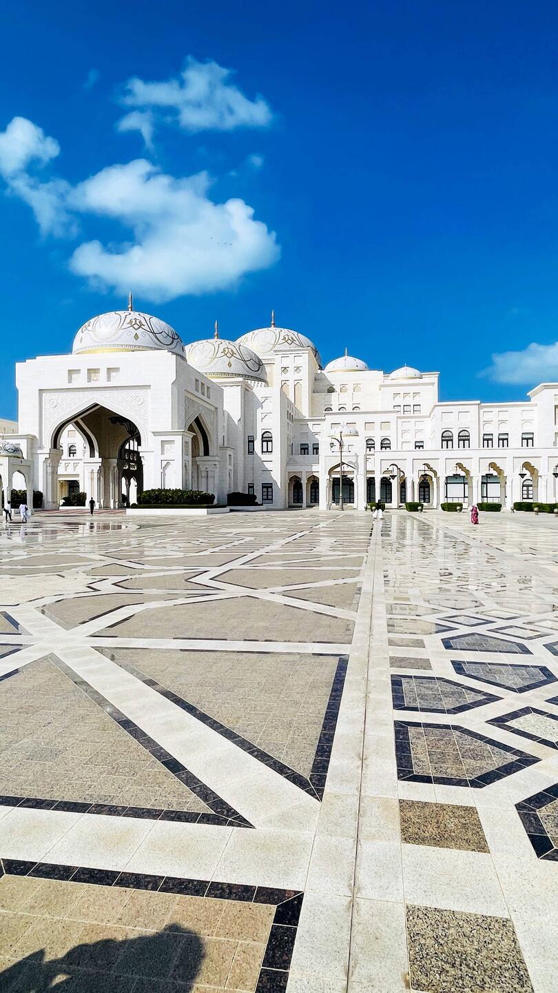 Palacio presidencial que combina poder, arte y hospitalidad bajo un mismo techo.