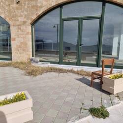 Drinnen steht auch ein Stuhl, was das Konzept hier genau ist?