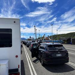 Warten, bis wir auf die Fähre können