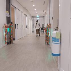 Nachts auf den Fluren - beim Warten auf das MRT