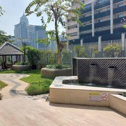 Auf der Gartenterrasse