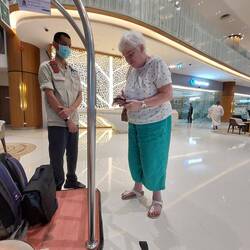 Beim Warten auf das Auschecken