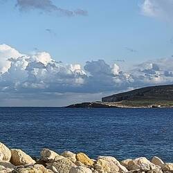 Gegenüber das kleine Comino