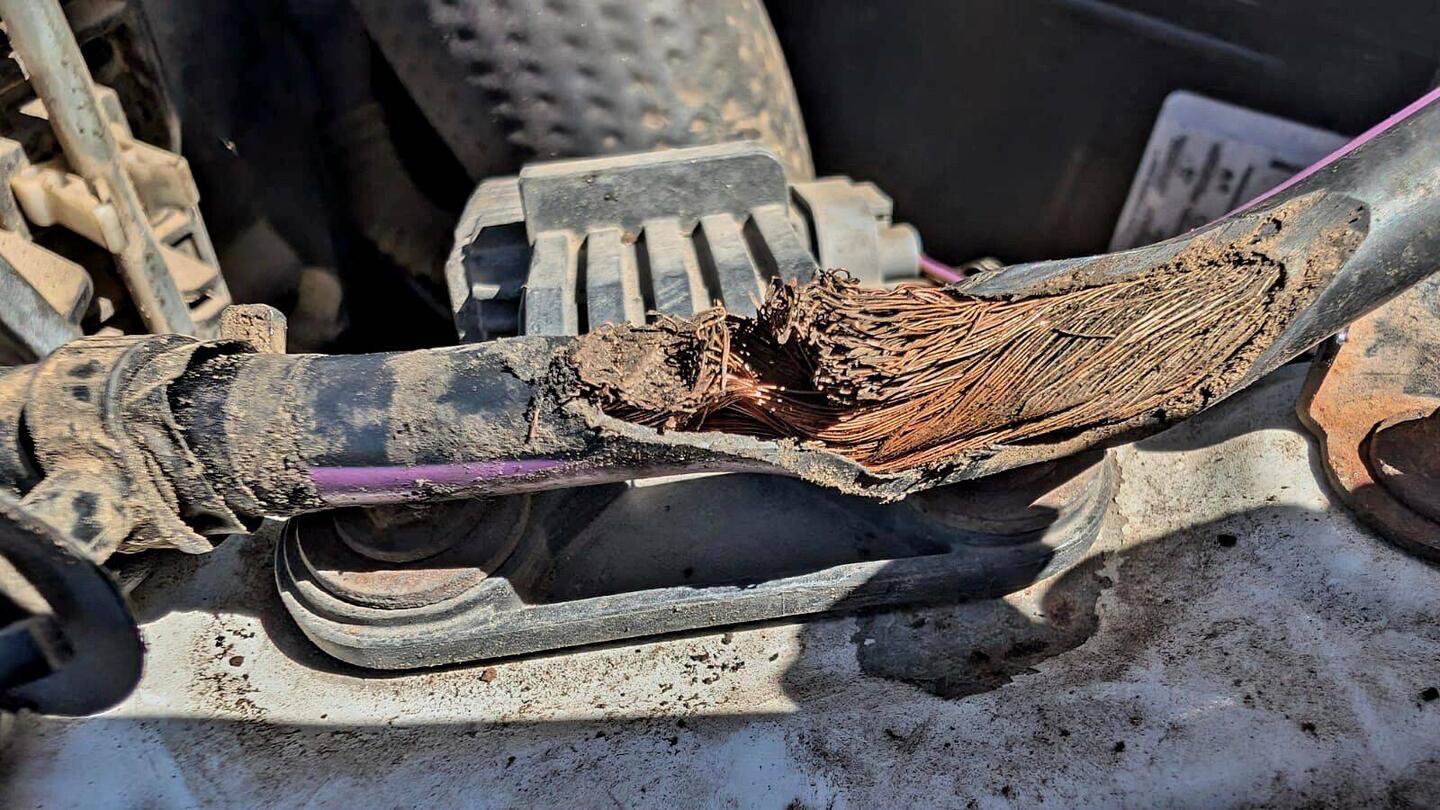 Das durchgescheuerte Massekabel