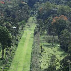 Die Landebahn von oben, kurz vor dem Ende des Fluges