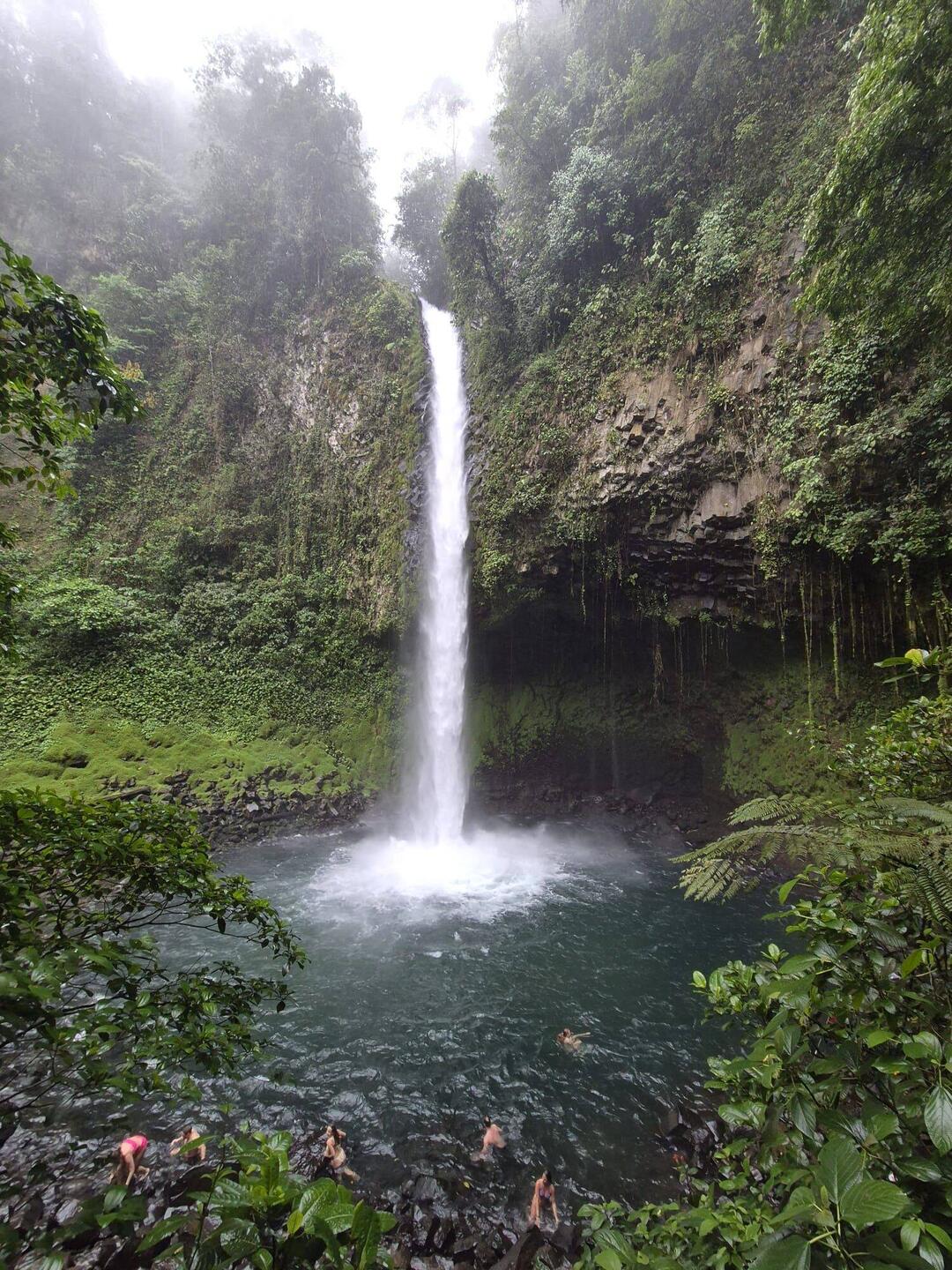 70 m Wasserfall in La Fortuna