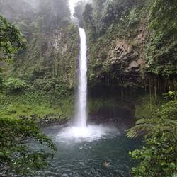 70 m Wasserfall in La Fortuna