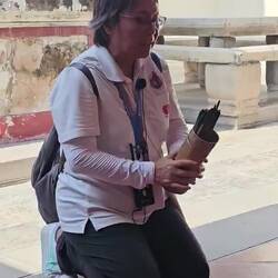 Während der ersten 15 Tage des Mondneujahrs: Holzstöcke werden geschüttelt, bis einer herausfällt.