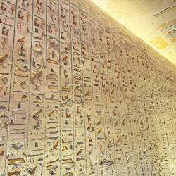 Unfassbar diese Vielzahl von Hieroglyphen!