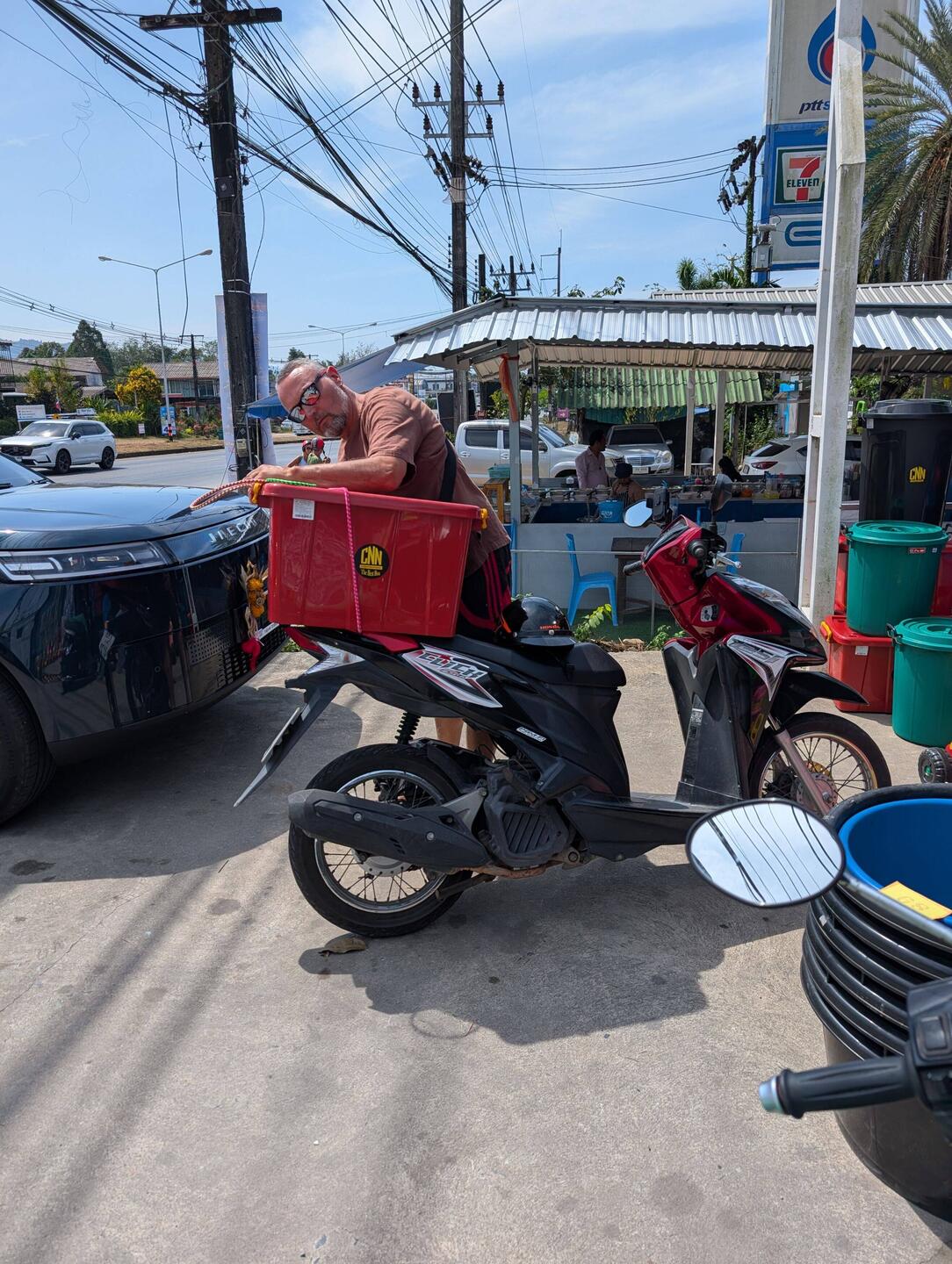 Unsere 1.Box die hier bleibt 😊😊 und noch sehr günstig , umgerechnet 2,50 Euro😀👍