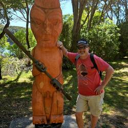 Māori carving at Anchorage Bay