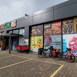 Supermarkt mit Heißtheke