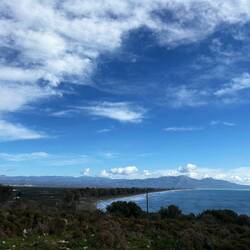 ..wir wurden von Catrin u. Uve entdeckt. Die haben uns dieses Suchbild von gegenüber gesendet..👏🏻😄👀