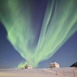 Bei Mond suche ich immer nach schönen Landschaften, da die ja dann auch schön ausgeleuchtet werden.