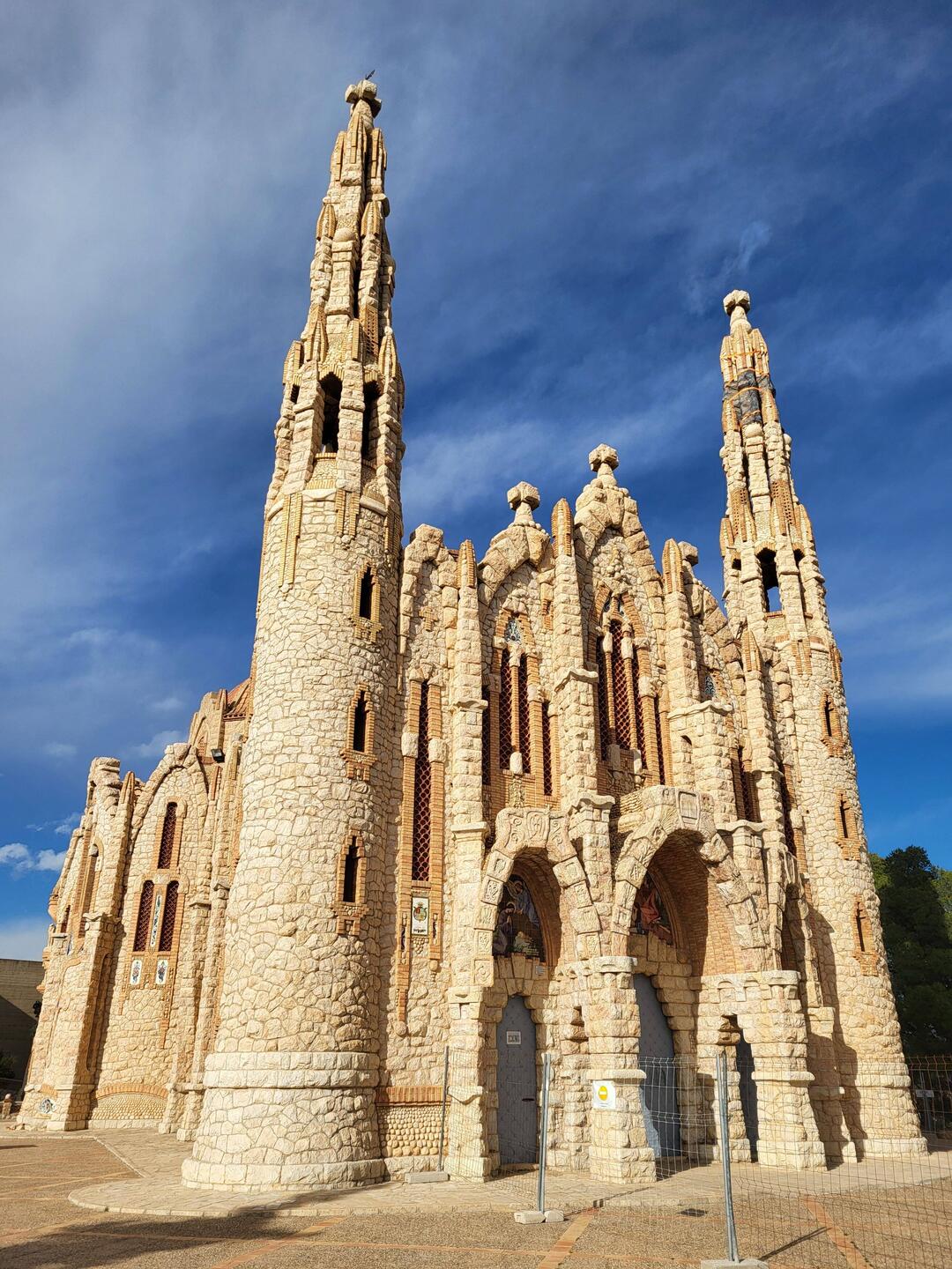 Das Santuario ist hauptsächlich aus Marmor und kleinen Flusssteinen gebaut.