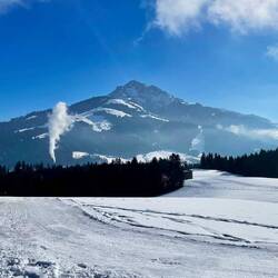 Im Hintergrund = Kitzbüheler Hoen