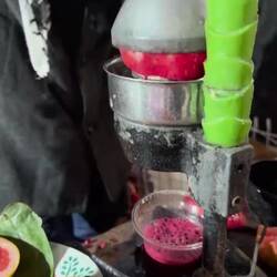 Der frische Granatapfelsaft für 30 DH