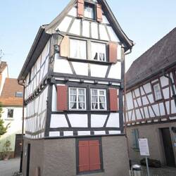 Mit 26 qm Grundfläche eines der kleinsten freistehenden Fachwerkhäuser Deutschlands.