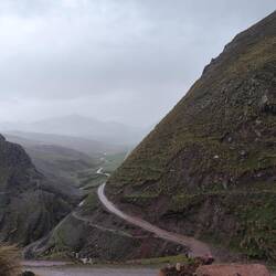 Strecke hoch zu den Rainbow mountains.