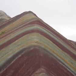 Die Farben des Berges drücken teilweise durch.