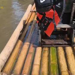 Rücktransport der Bamboo Floße, ein Höllenlärm 😜
