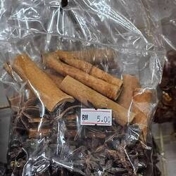 Die große Packung Sternanis und Zimt für 1€.