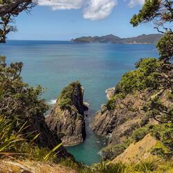 Schroffe Küsten gibts auch