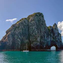 Das Hole in the Rock (Motukōkako / Piercy Island)
