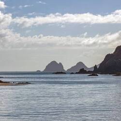 Am frühen Morgen ging es an Inseln vorbei raus aufs offene Meer