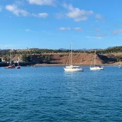 Nach dem zweiten Versuch hat unser Anker ein sandiges Fleckchen getroffen