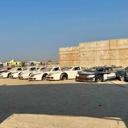 Es gibt auch eine Wüsten Rally Strecke