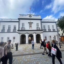 Eines der wenigen, sehenswerteren Gebäuden