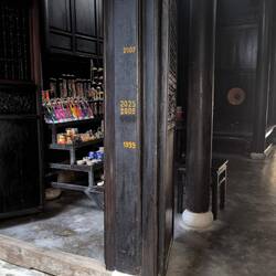 Hochwassermarken im Quan-Thang-Haus