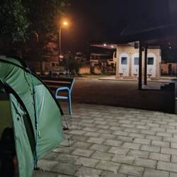 Unser Zelt neben der Moschee.