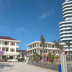 Und moderne Hotelkomplexe