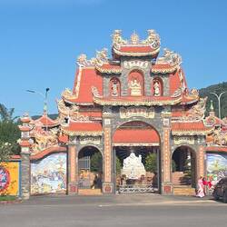 Unterwegs immer wieder Tempel