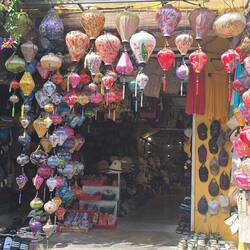 Und überall Lampions