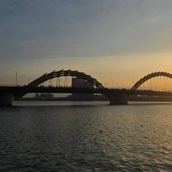 Brücke bei Sonnenuntergang
