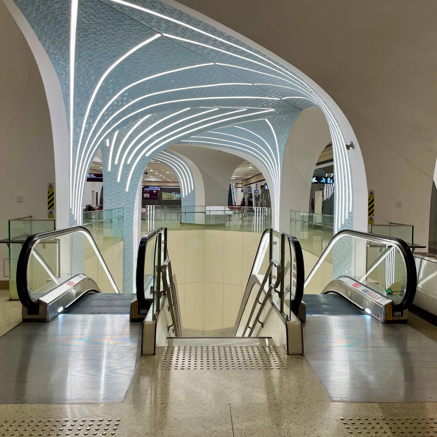 die Metrostationen sind Luxusklasse